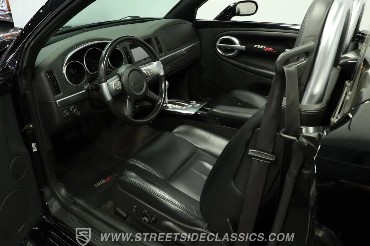 2004 Chevrolet SSR - Thumbnail 4