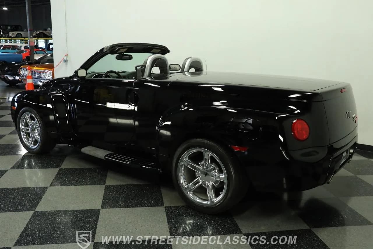 2004 Chevrolet SSR - Thumbnail 7