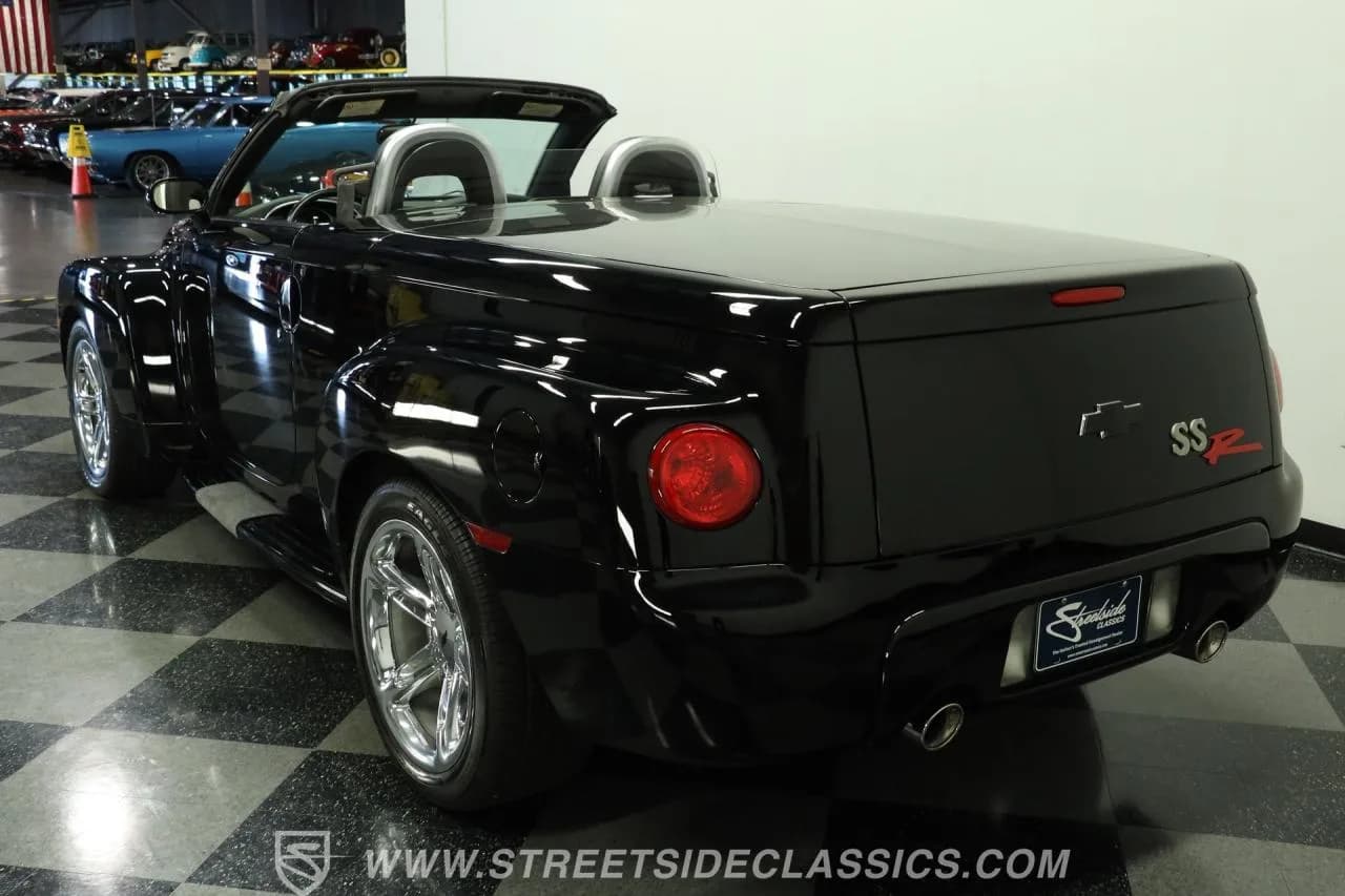 2004 Chevrolet SSR - Thumbnail 8