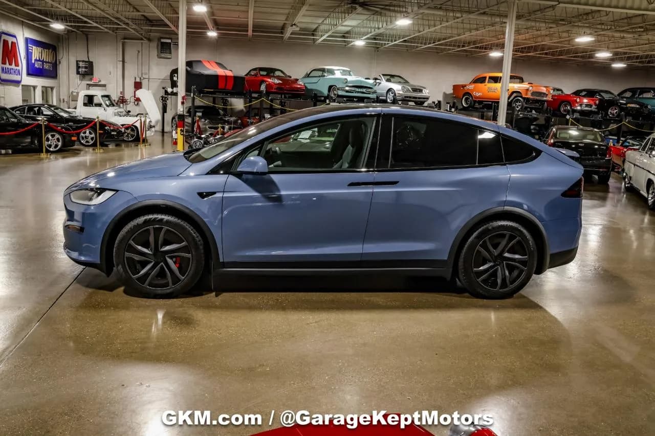 2026 Tesla Model X - Thumbnail 5