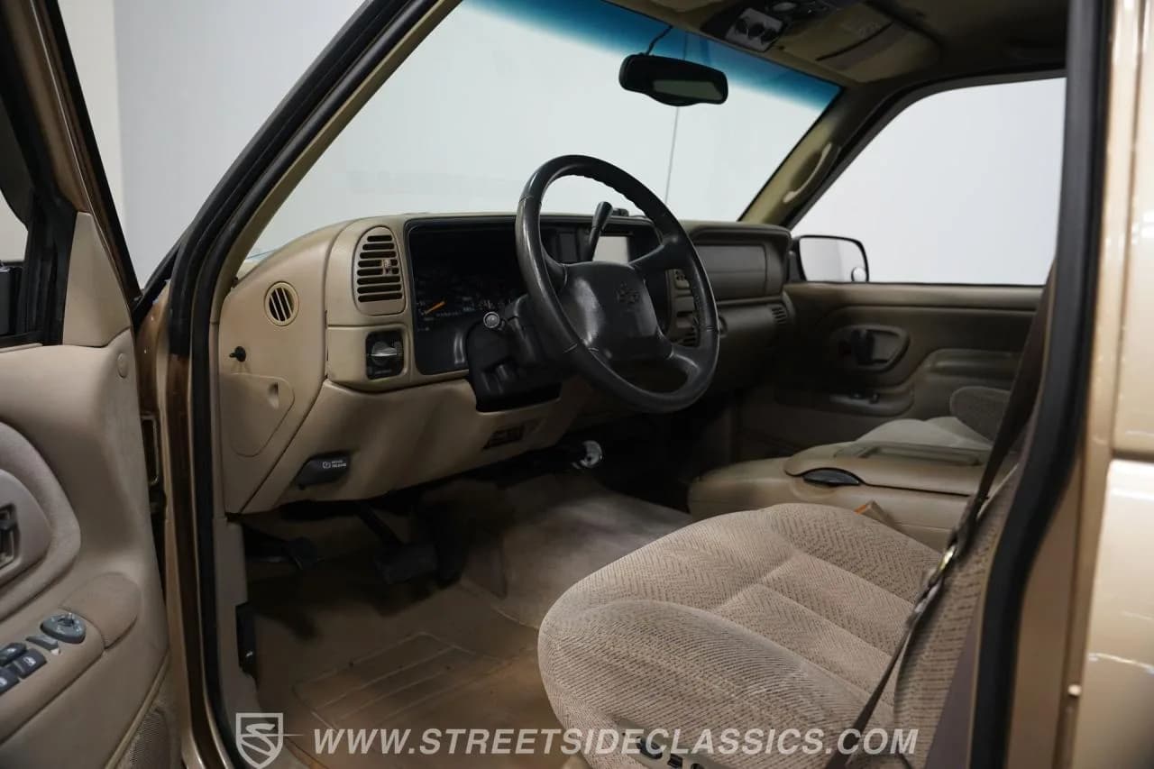 1999 Chevrolet Suburban 2500 - Thumbnail 4