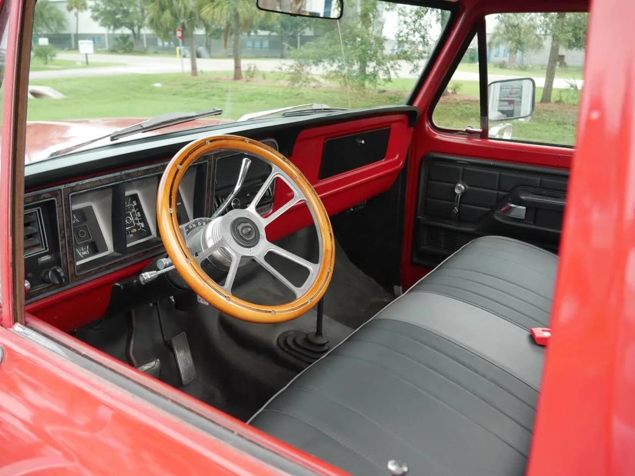 1973 Ford F250 Custom 4x4 - Thumbnail 6
