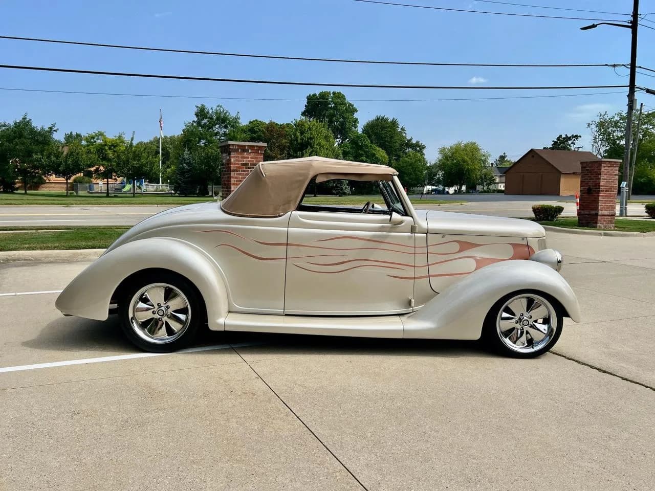 1936 Ford Cabriolet - Thumbnail 4