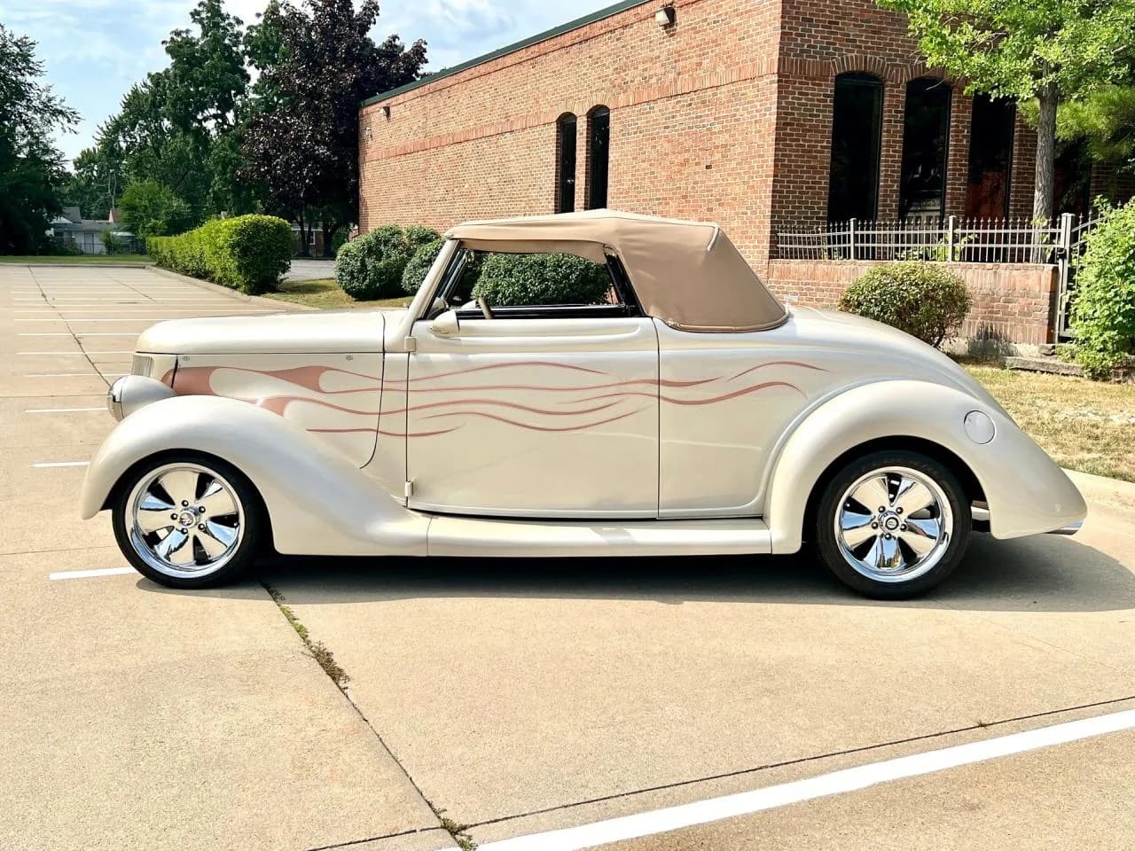 1936 Ford Cabriolet - Thumbnail 8