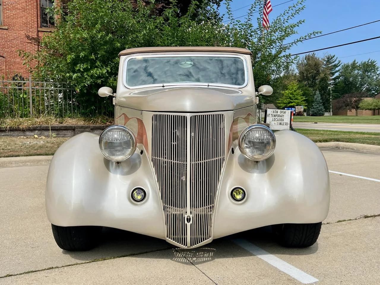 1936 Ford Cabriolet - Thumbnail 2