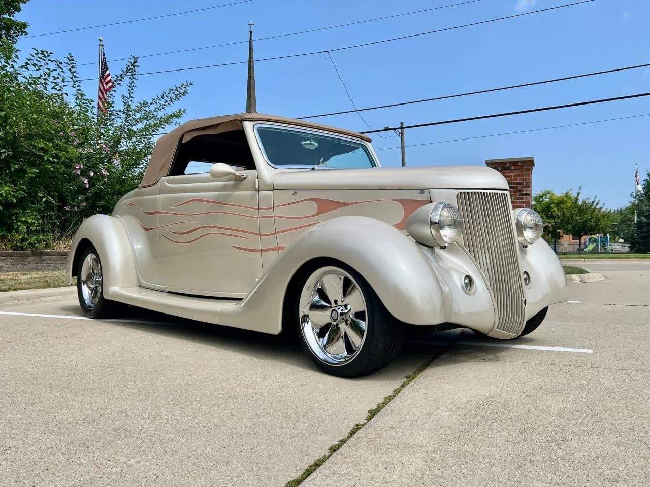 1936 Ford Cabriolet - Thumbnail 3