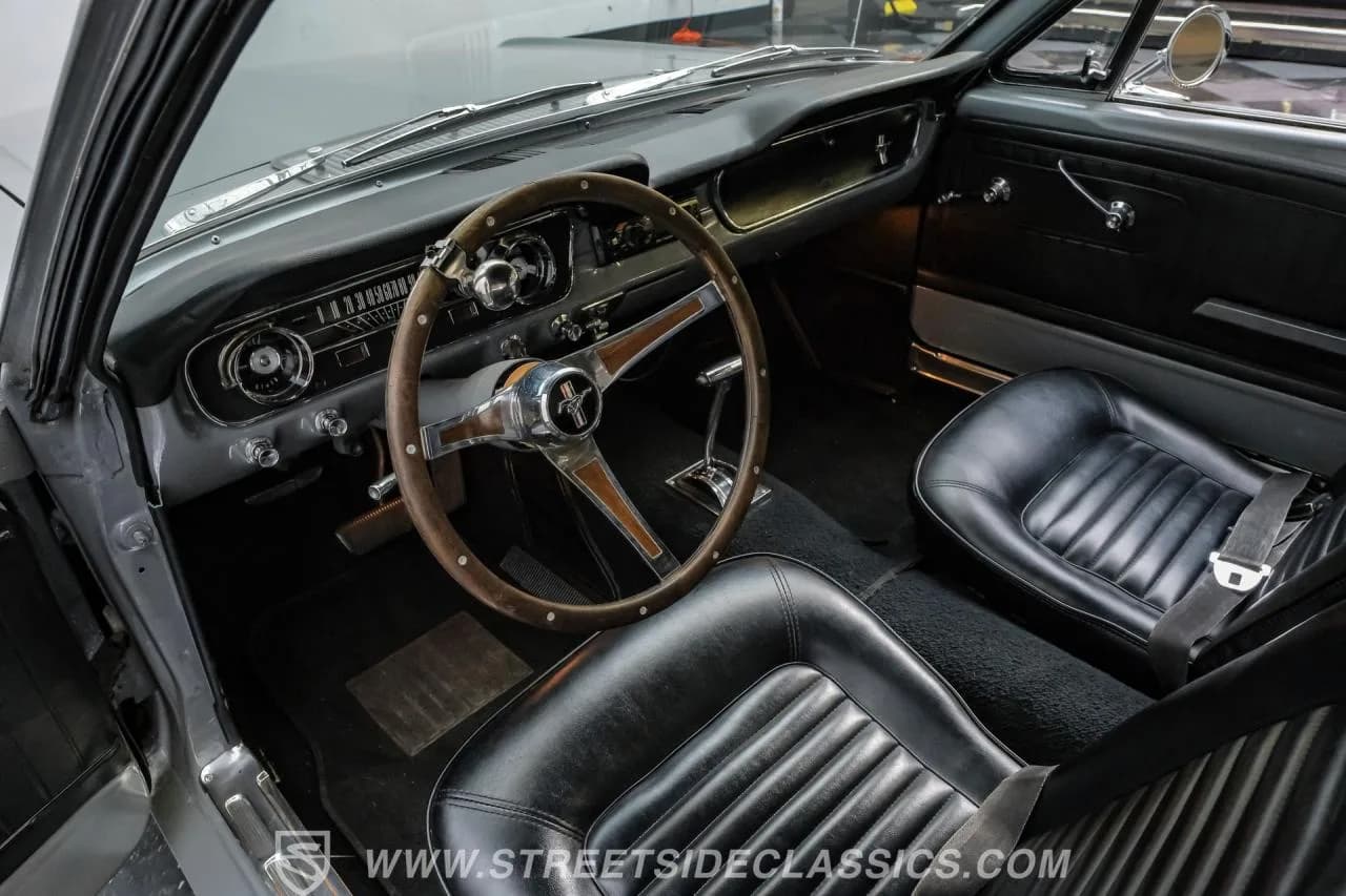 1965 Ford Mustang - Thumbnail 4