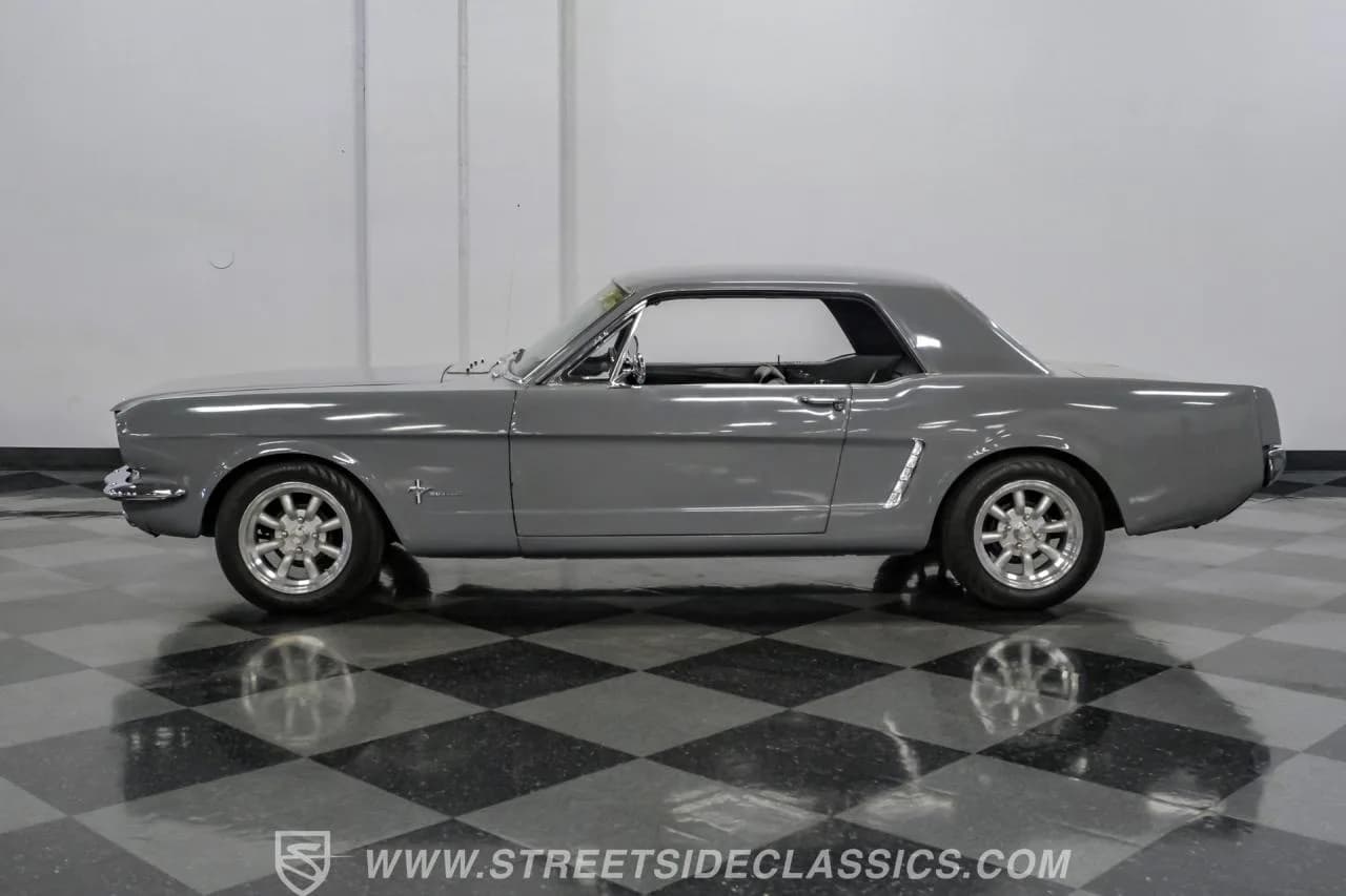 1965 Ford Mustang - Thumbnail 7