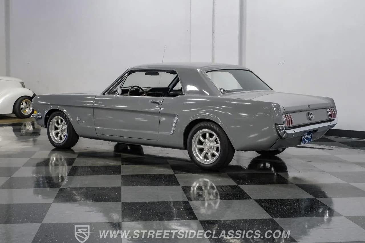 1965 Ford Mustang - Thumbnail 8