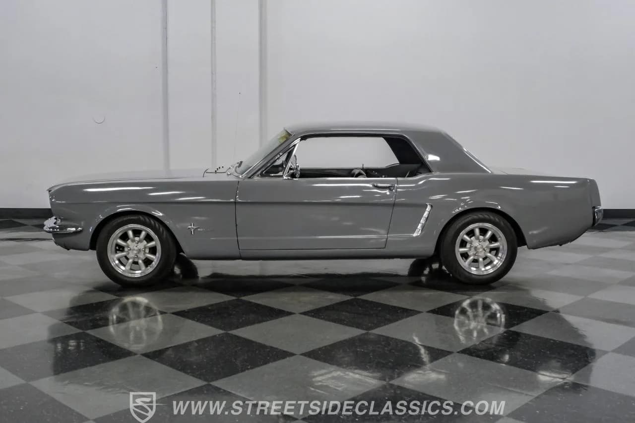 1965 Ford Mustang - Thumbnail 2