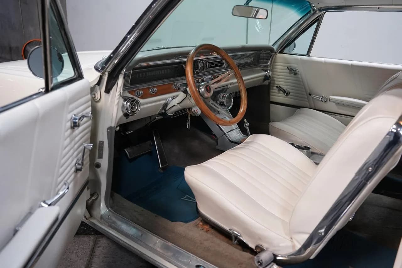 1964 Pontiac Bonneville - Thumbnail 4