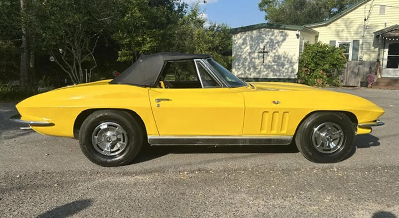 1966 Chevrolet Corvette - Thumbnail 4
