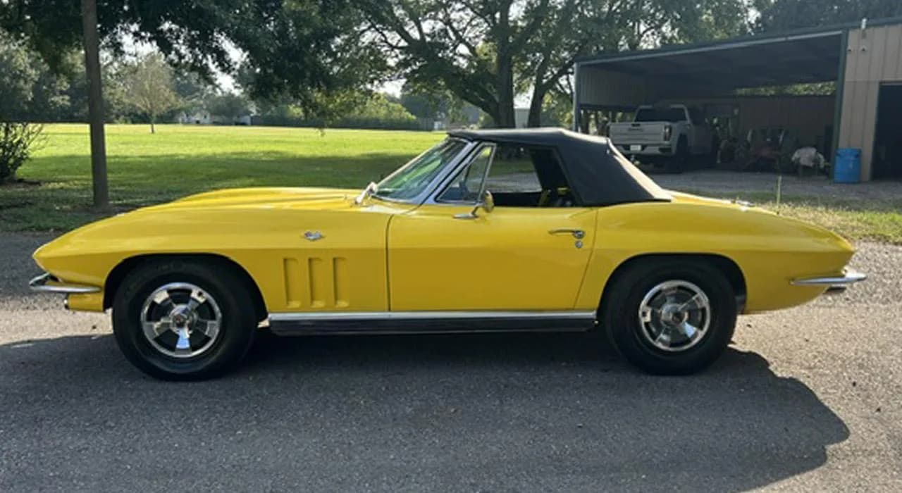 1966 Chevrolet Corvette - Thumbnail 3