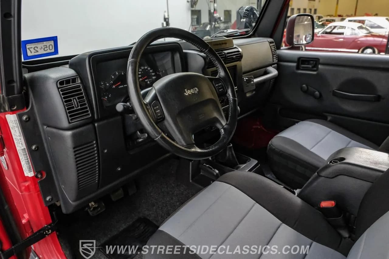 2005 Jeep Wrangler Unlimited Rubicon - Thumbnail 4