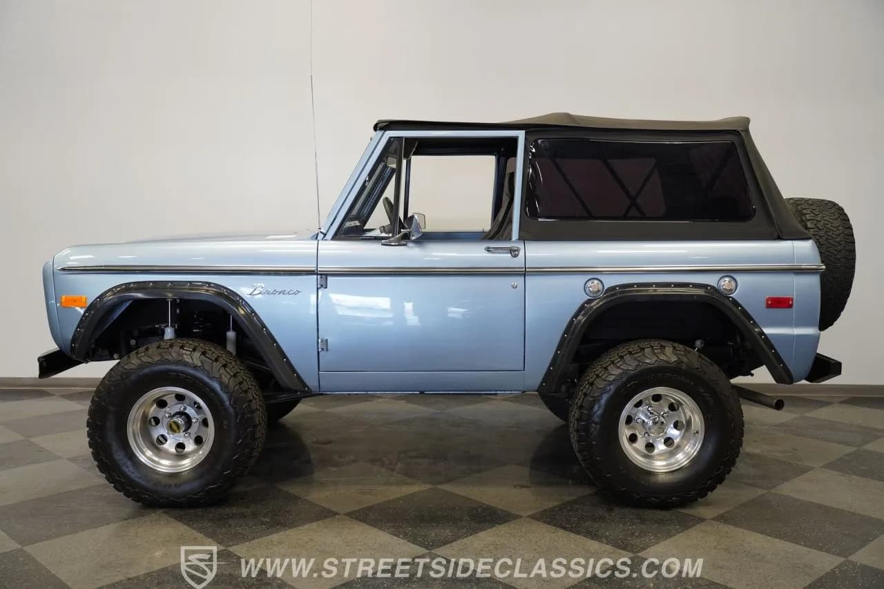 1970 Ford Bronco 4X4 - Thumbnail 2
