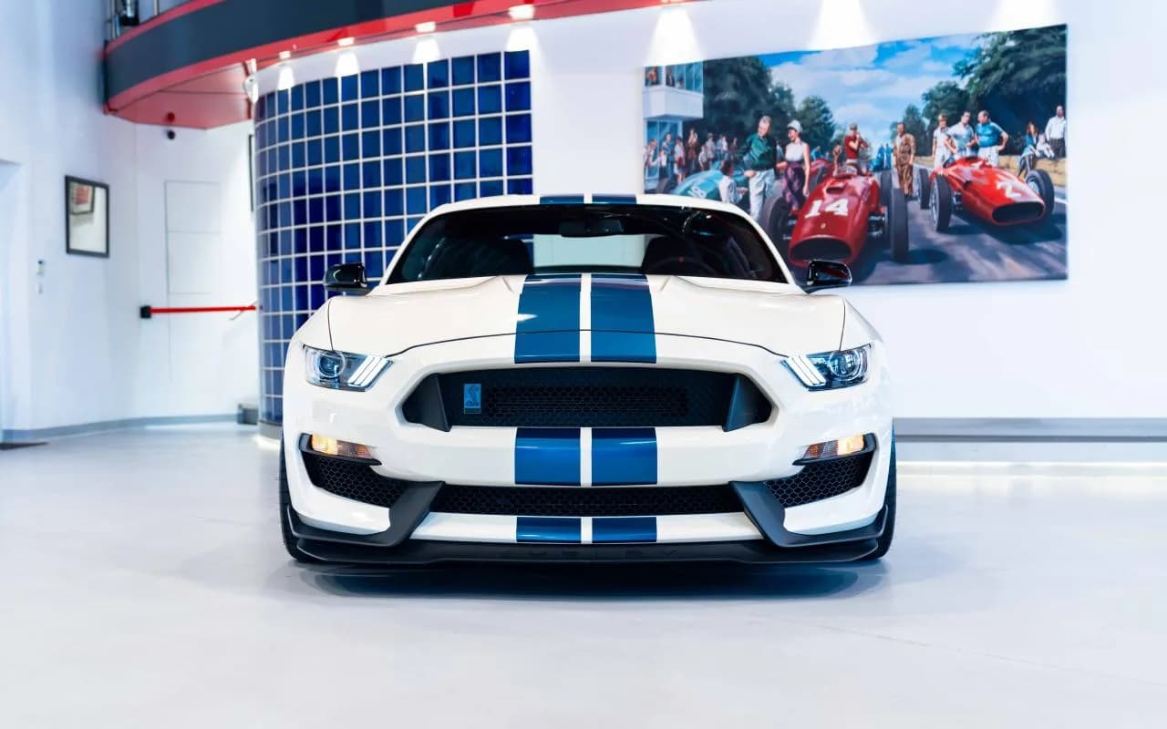 2020 Ford Mustang Shelby GT350R - Thumbnail 2