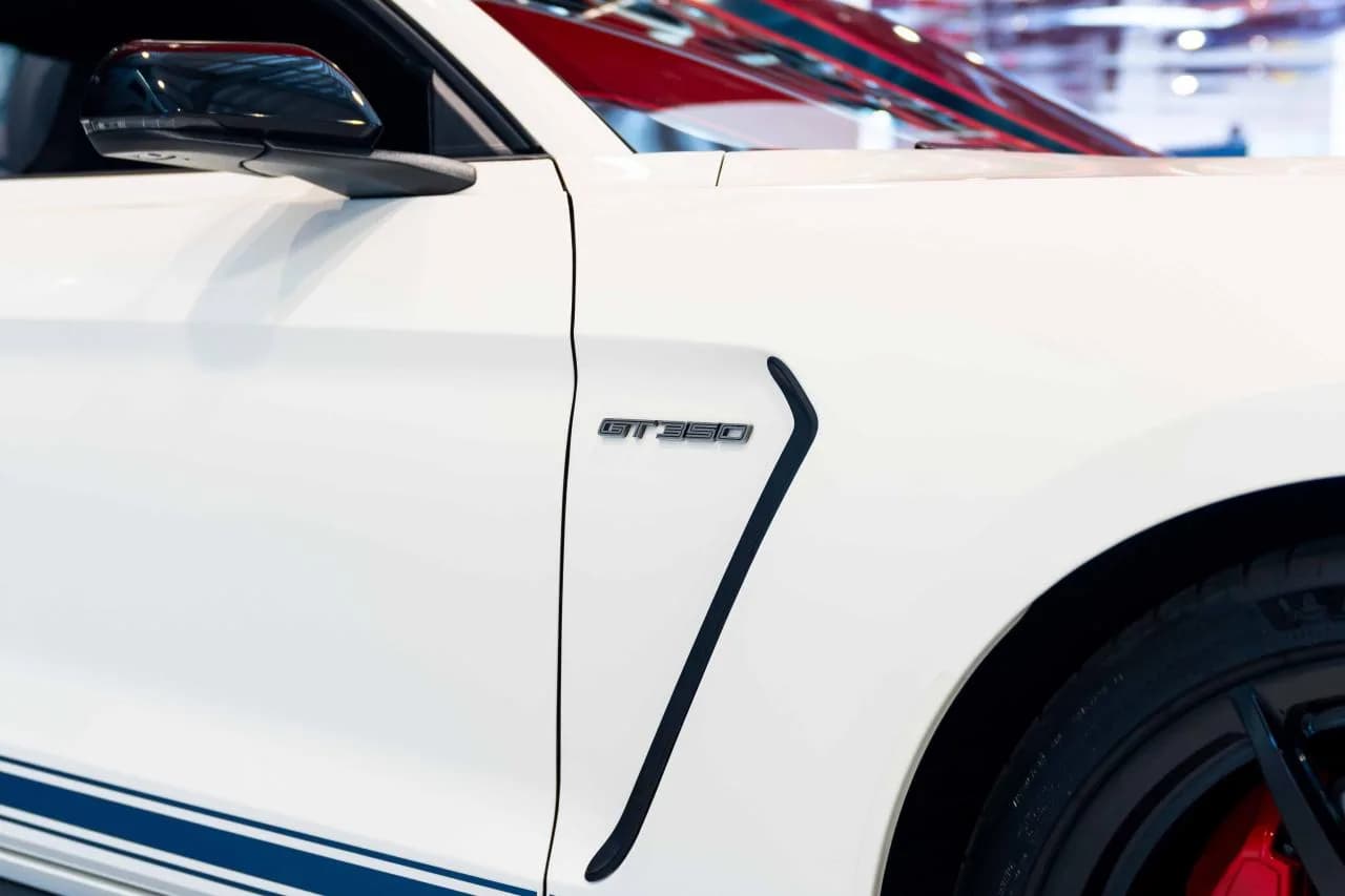 2020 Ford Mustang Shelby GT350R - Thumbnail 3