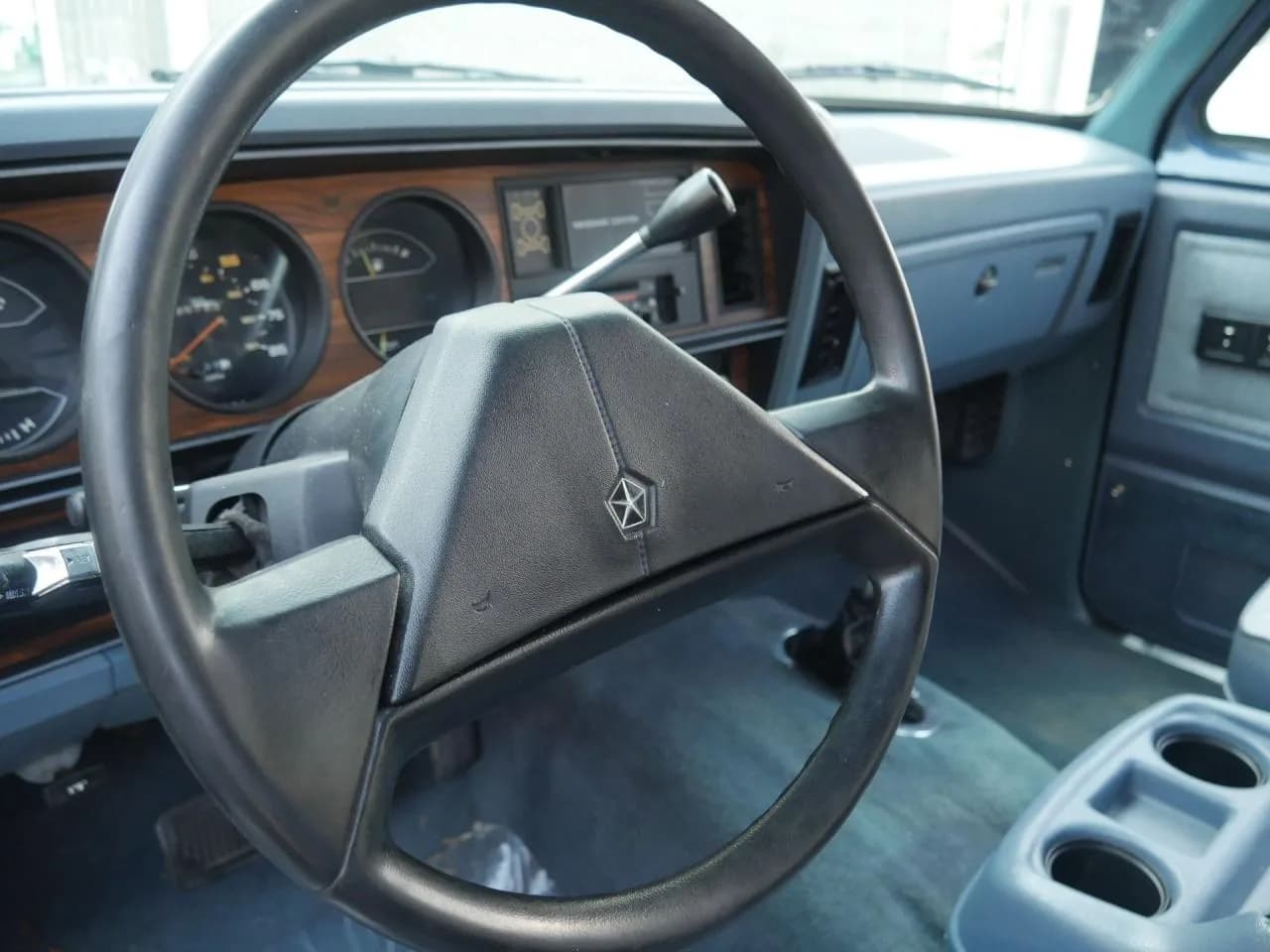 1988 Dodge Ramcharger 4x4 - Thumbnail 4