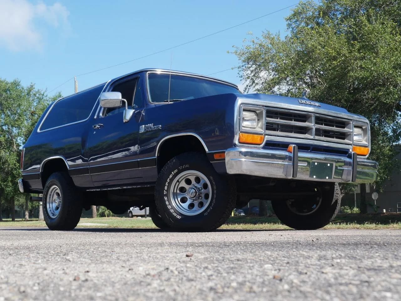 1988 Dodge Ramcharger 4x4 - Thumbnail 3
