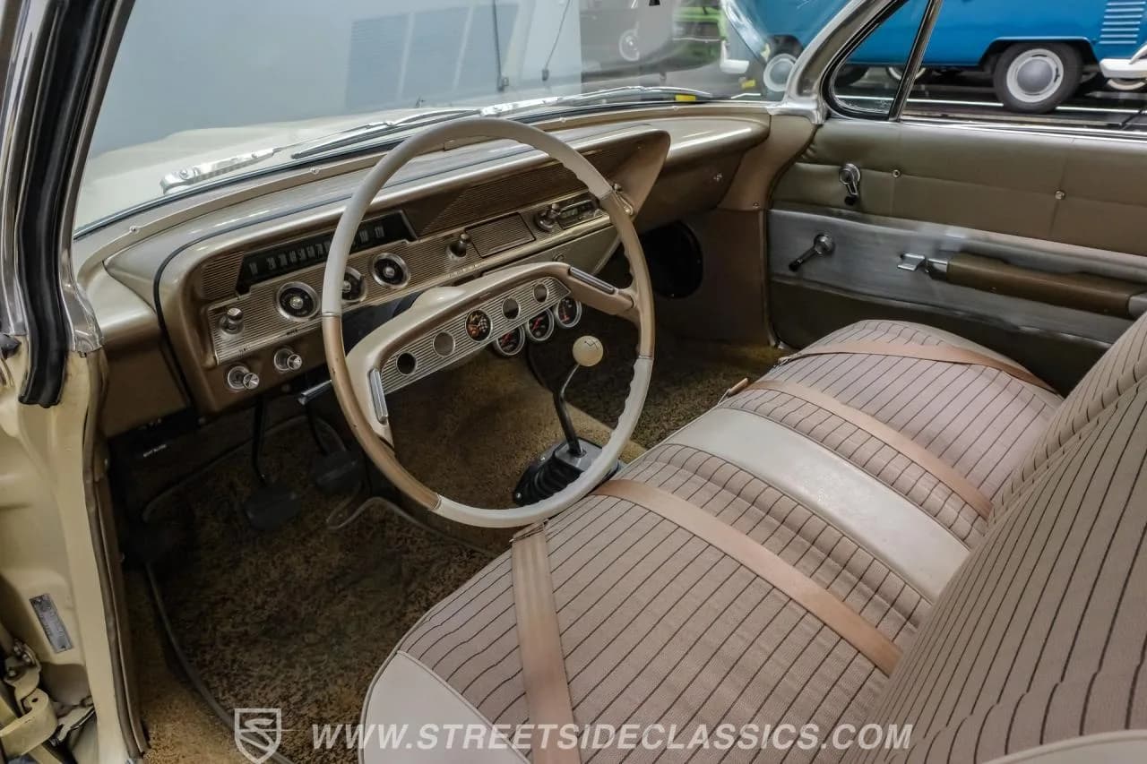 1961 Chevrolet Impala Bubble Top - Thumbnail 4