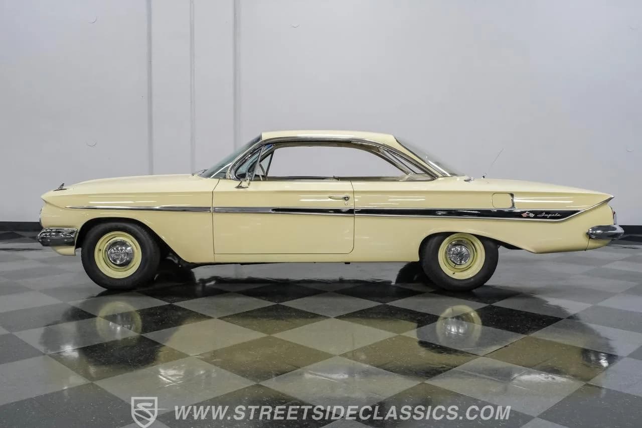 1961 Chevrolet Impala Bubble Top - Thumbnail 2