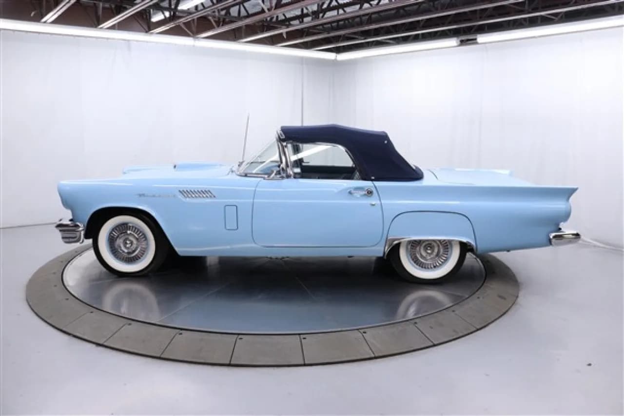 1957 Ford Thunderbird - Thumbnail 4