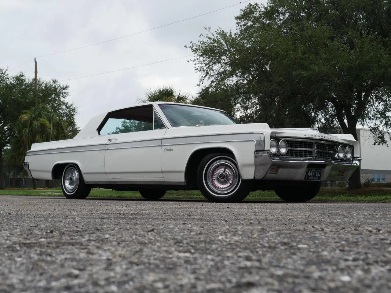 1963 Oldsmobile Starfire - Thumbnail 3