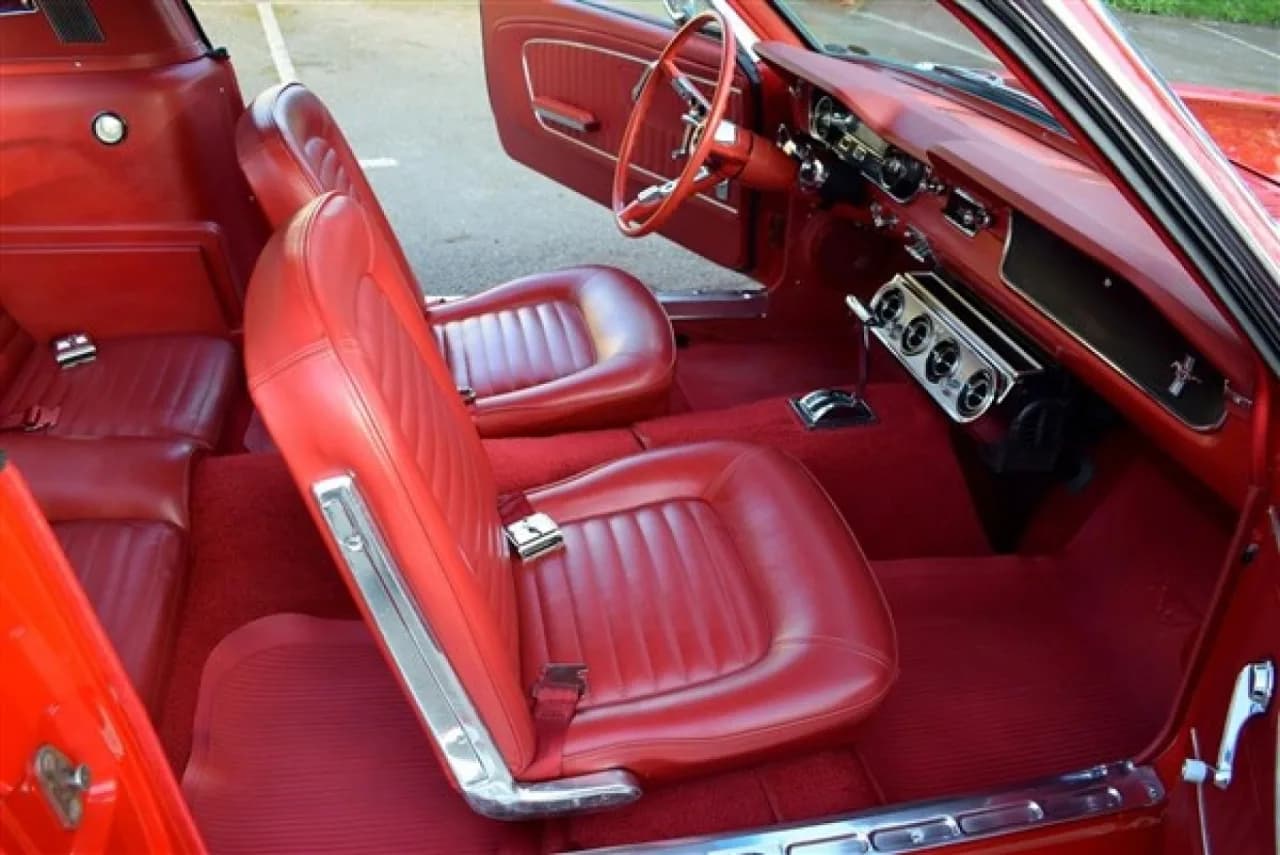 1965 Ford Mustang Fastback 2+2 - Thumbnail 3