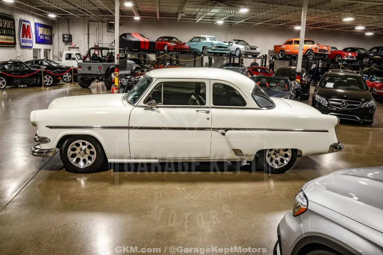 1954 Ford Crestline Skyliner - Thumbnail 5