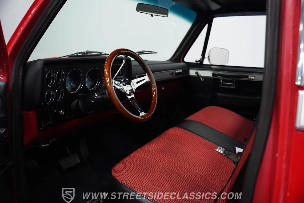 1986 Chevrolet C10 LS Restomod - Thumbnail 4
