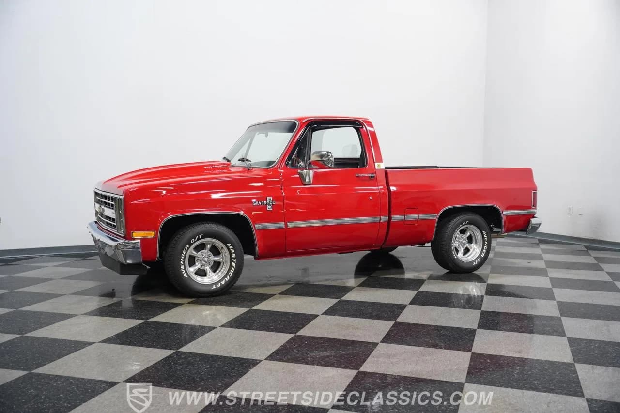 1986 Chevrolet C10 LS Restomod - Thumbnail 7