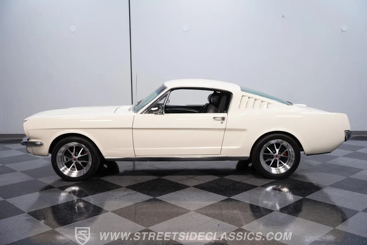 1965 Ford Mustang Fastback 427 Pro Touring - Thumbnail 2