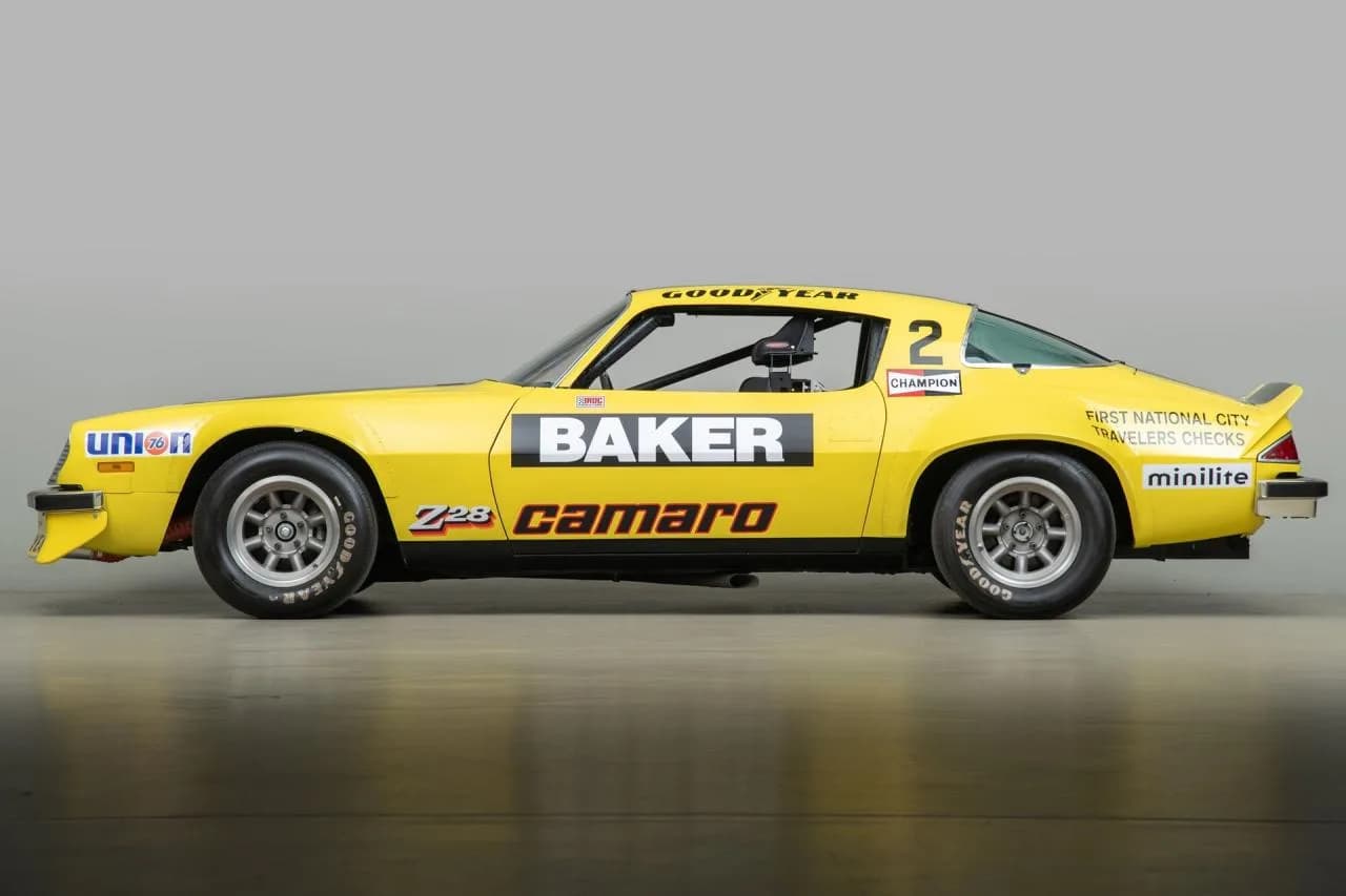 1974 Chevrolet Camaro IROC - Thumbnail 3