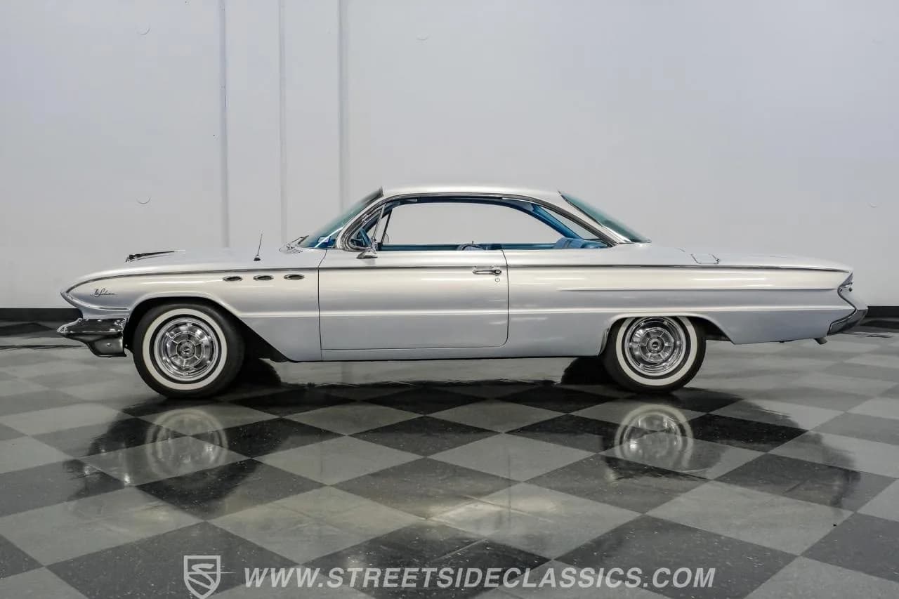 1961 Buick LeSabre - Thumbnail 2