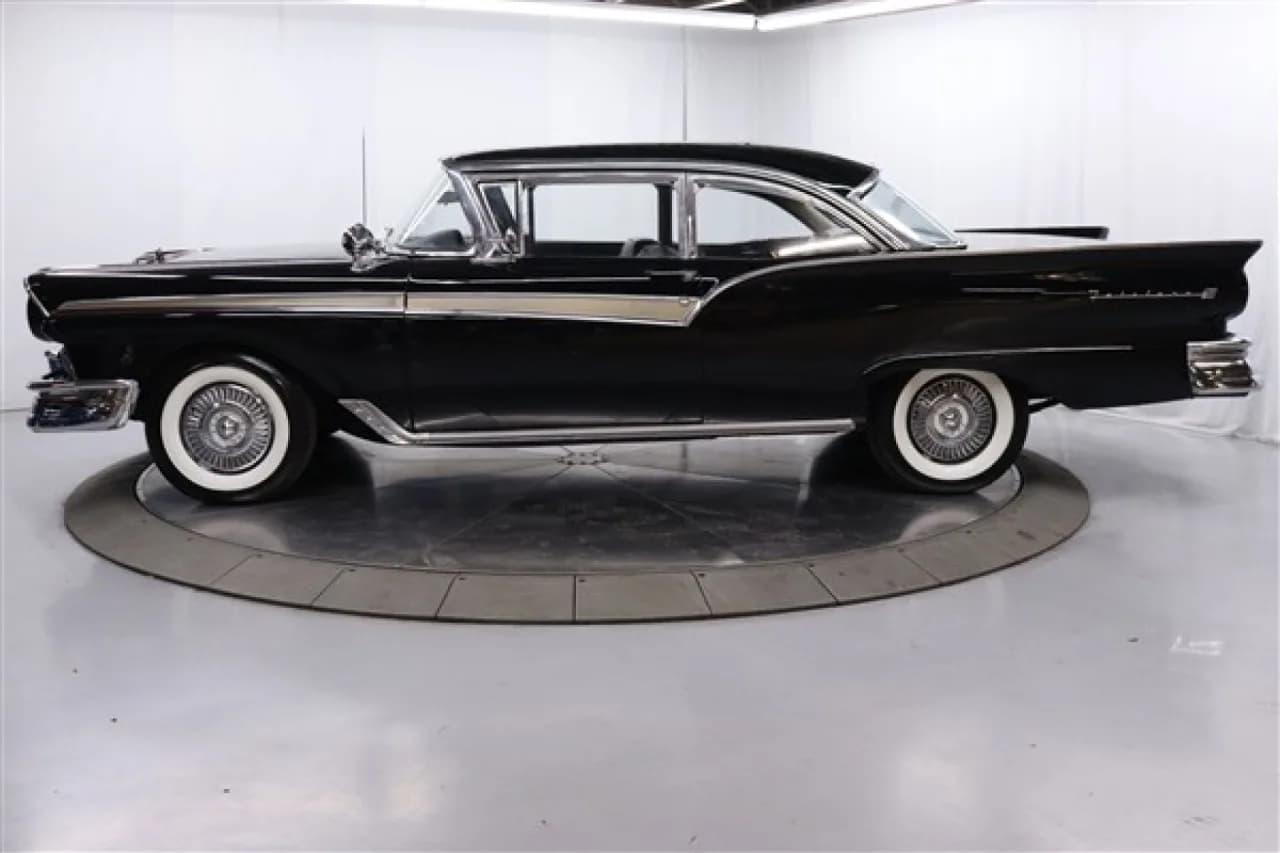 1957 Ford Fairlane - Thumbnail 4