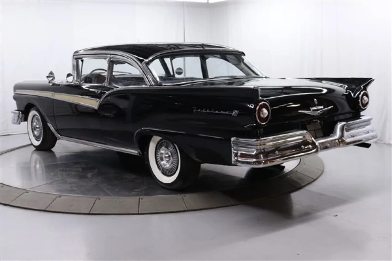 1957 Ford Fairlane - Thumbnail 5