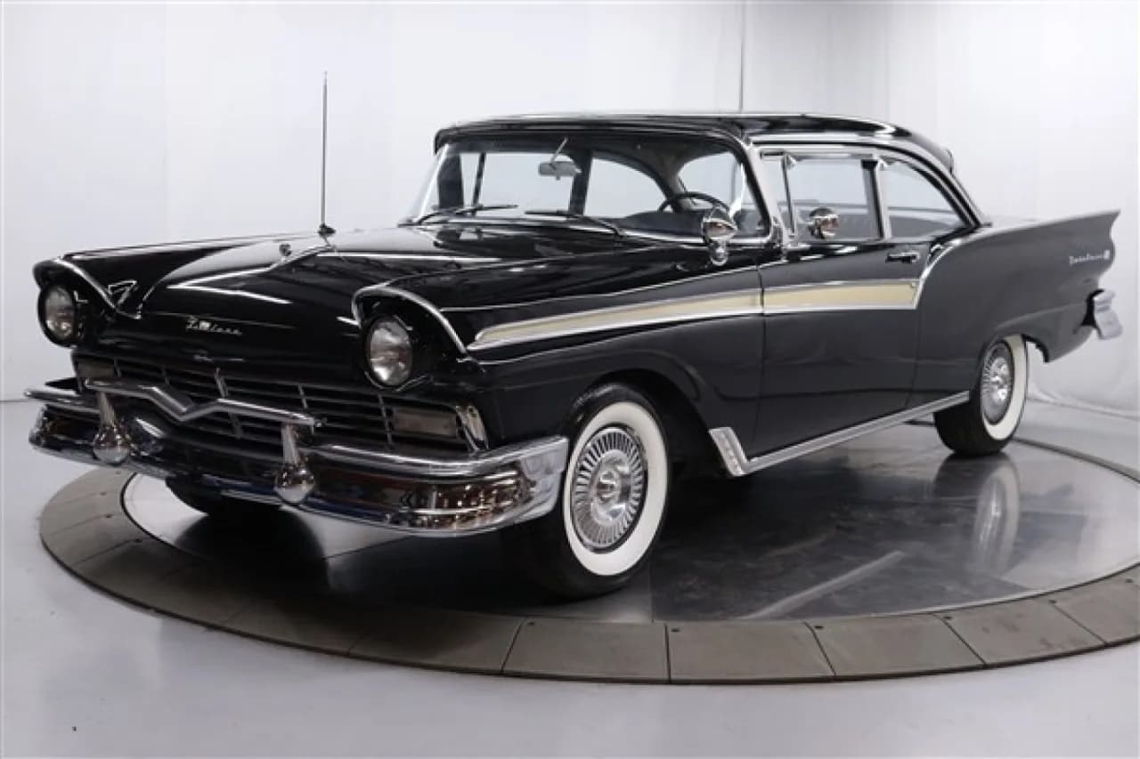 1957 Ford Fairlane - Thumbnail 2