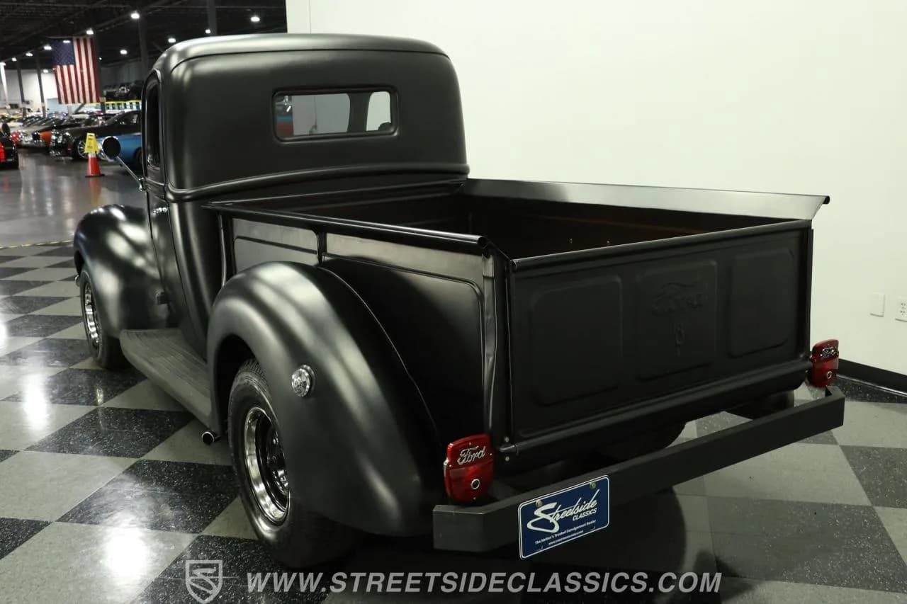 1940 Ford Pickup - Thumbnail 8