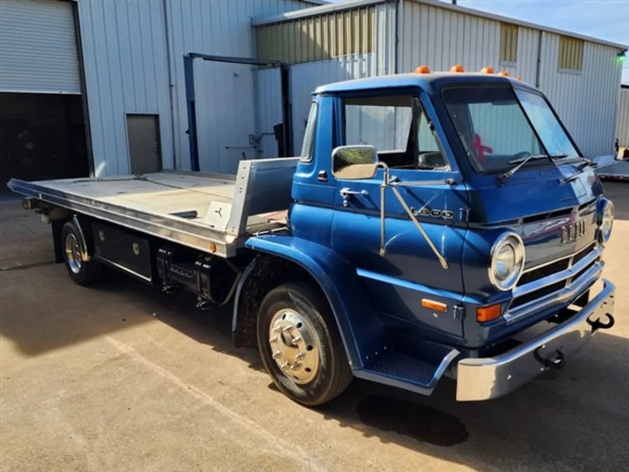 1970 Dodge L600 Tow-Truck
