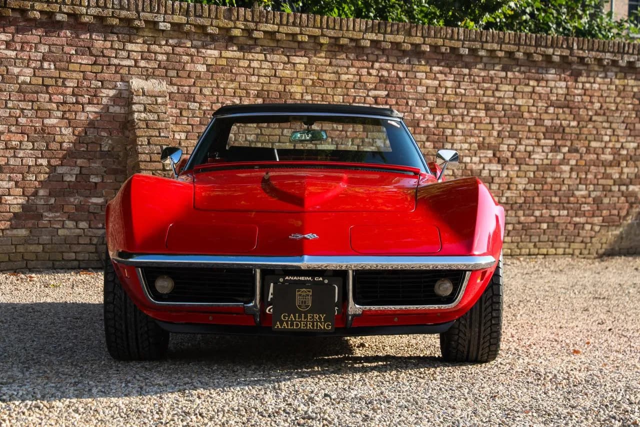 1969 Corvette C3 Stingray Convertible &ldquo;A show-quality paint job&rdquo; - Thumbnail 5