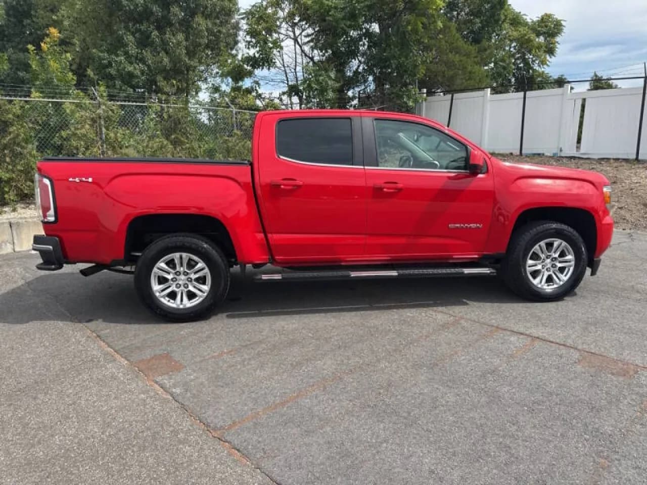 2019 GMC Canyon SLE - Thumbnail 2