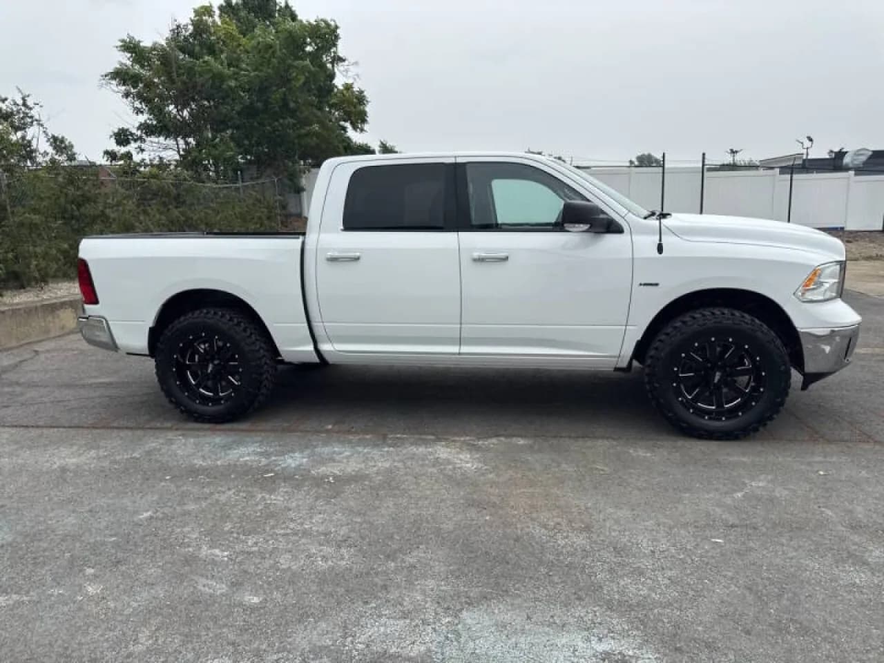 2017 RAM 1500 Big Horn - Thumbnail 2