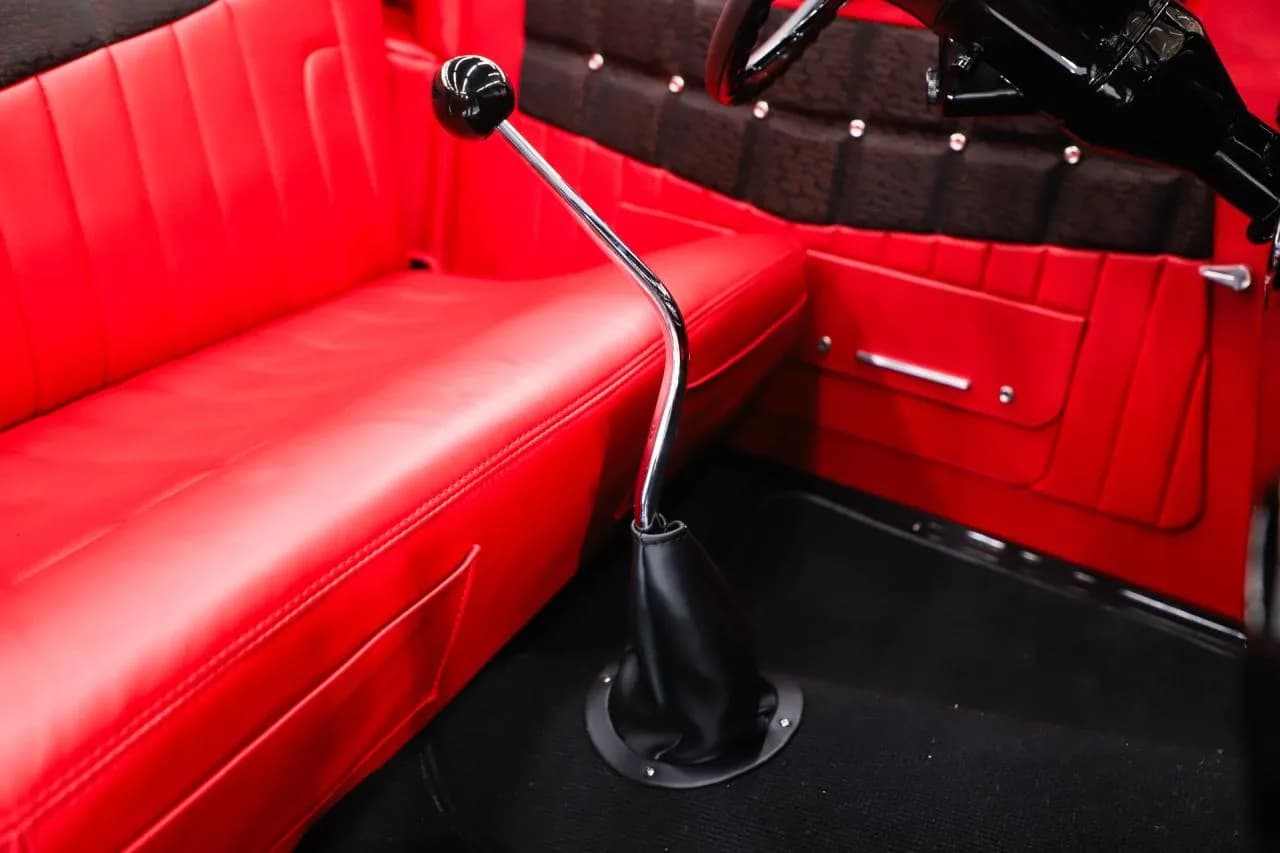 1934 Ford Custom - Thumbnail 4