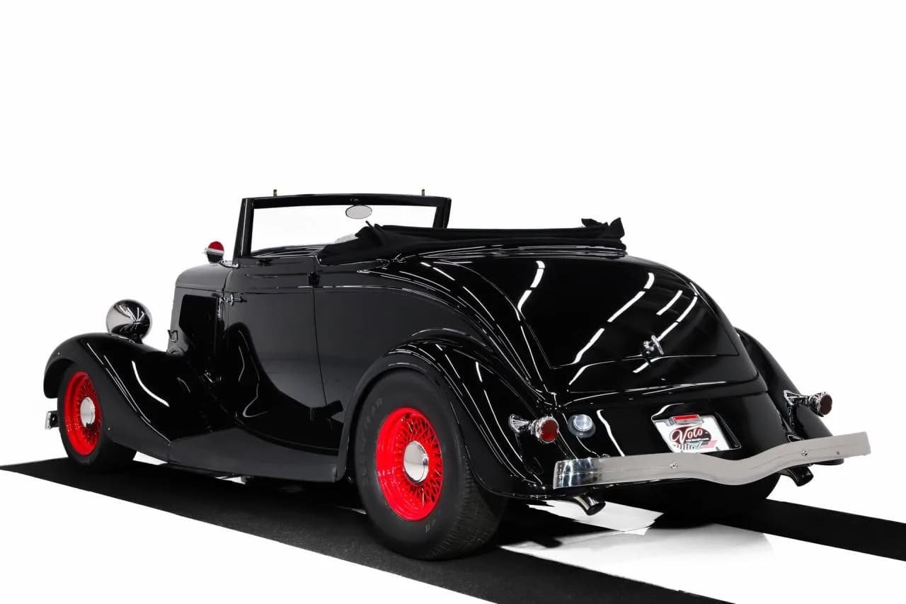1934 Ford Custom - Thumbnail 6