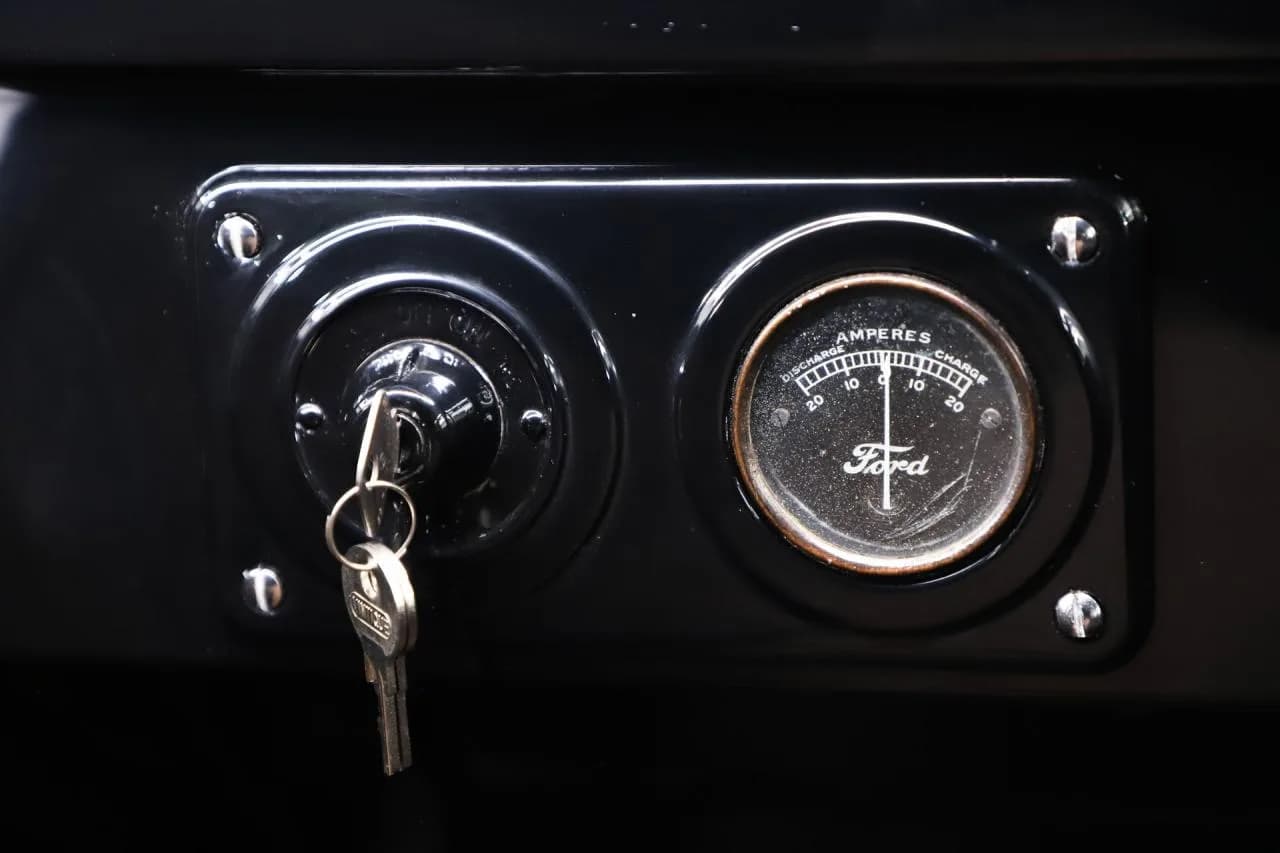 1923 Ford Model T - Thumbnail 3