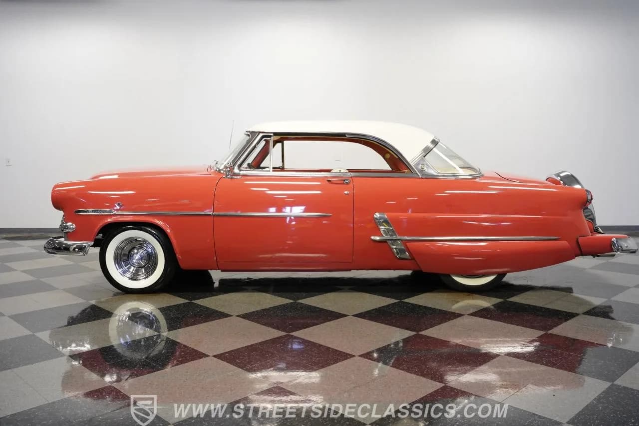1953 Ford Crestline Victoria - Thumbnail 2