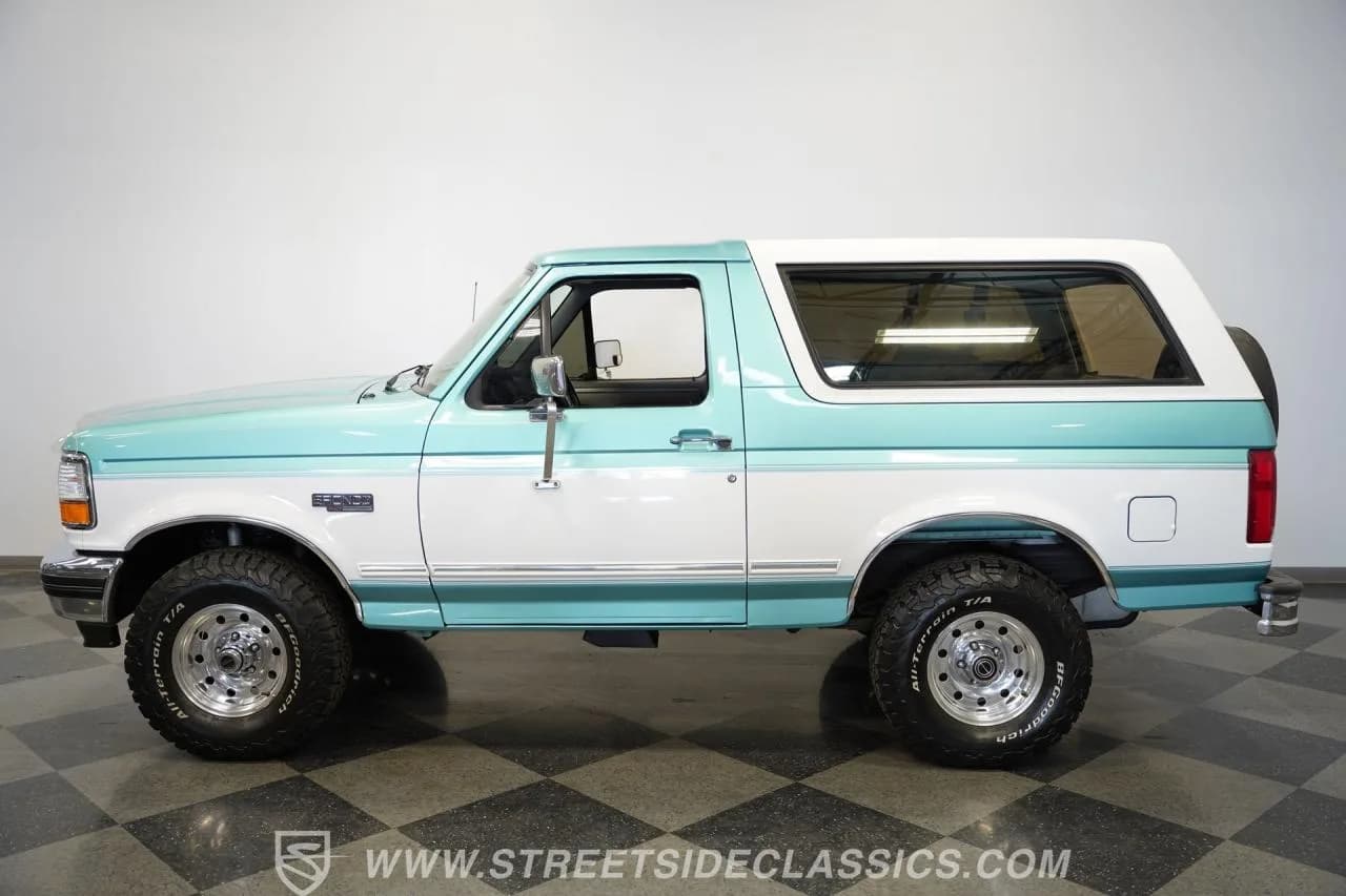 1995 Ford Bronco 4X4 - Thumbnail 2