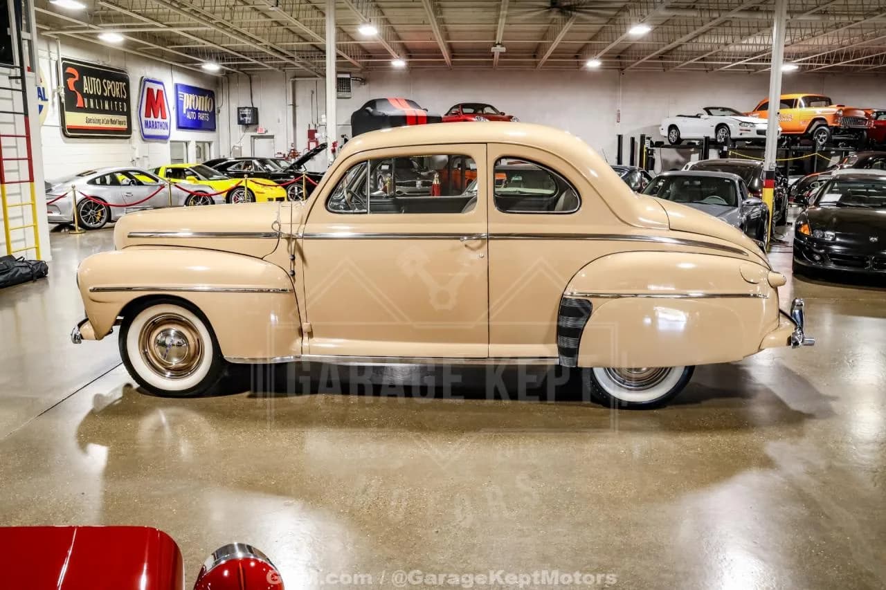 1947 Ford Deluxe - Thumbnail 5