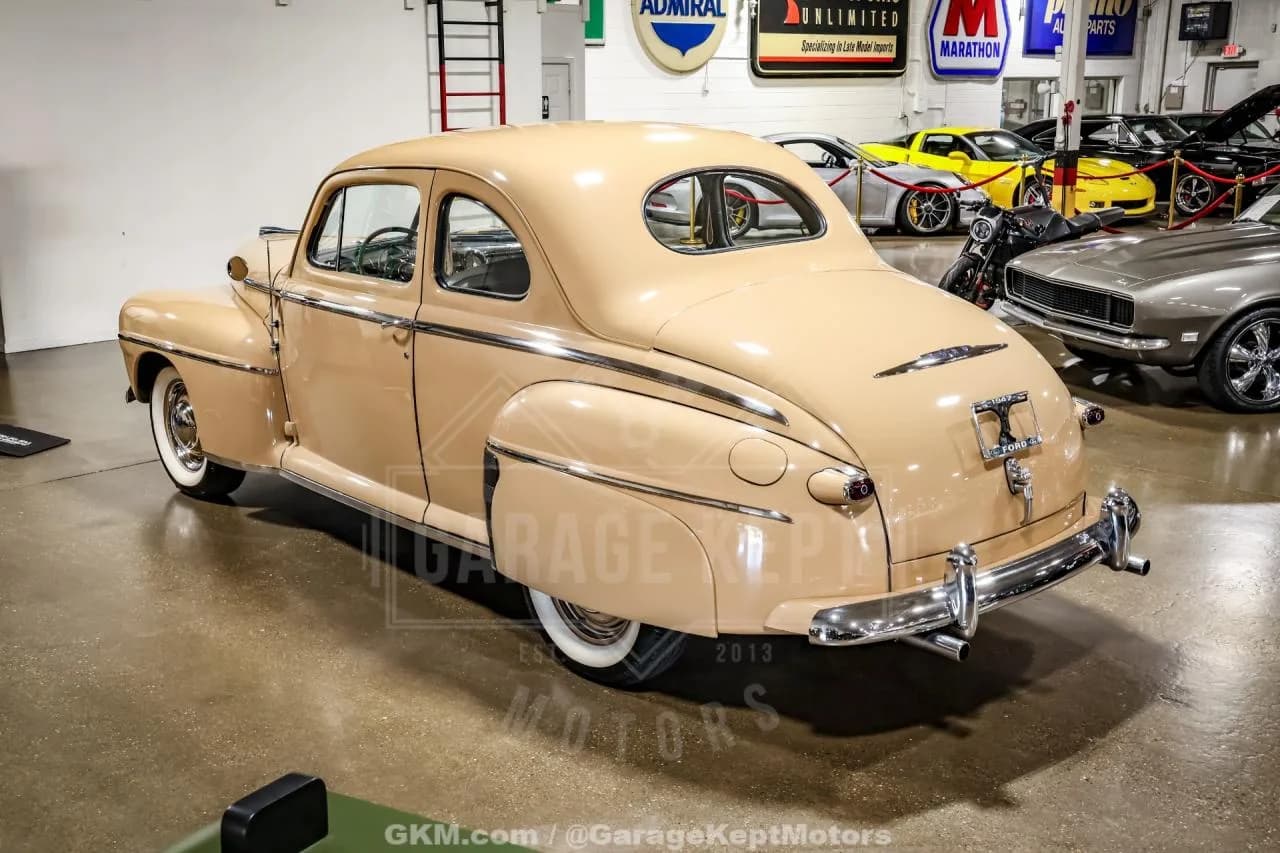 1947 Ford Deluxe - Thumbnail 6