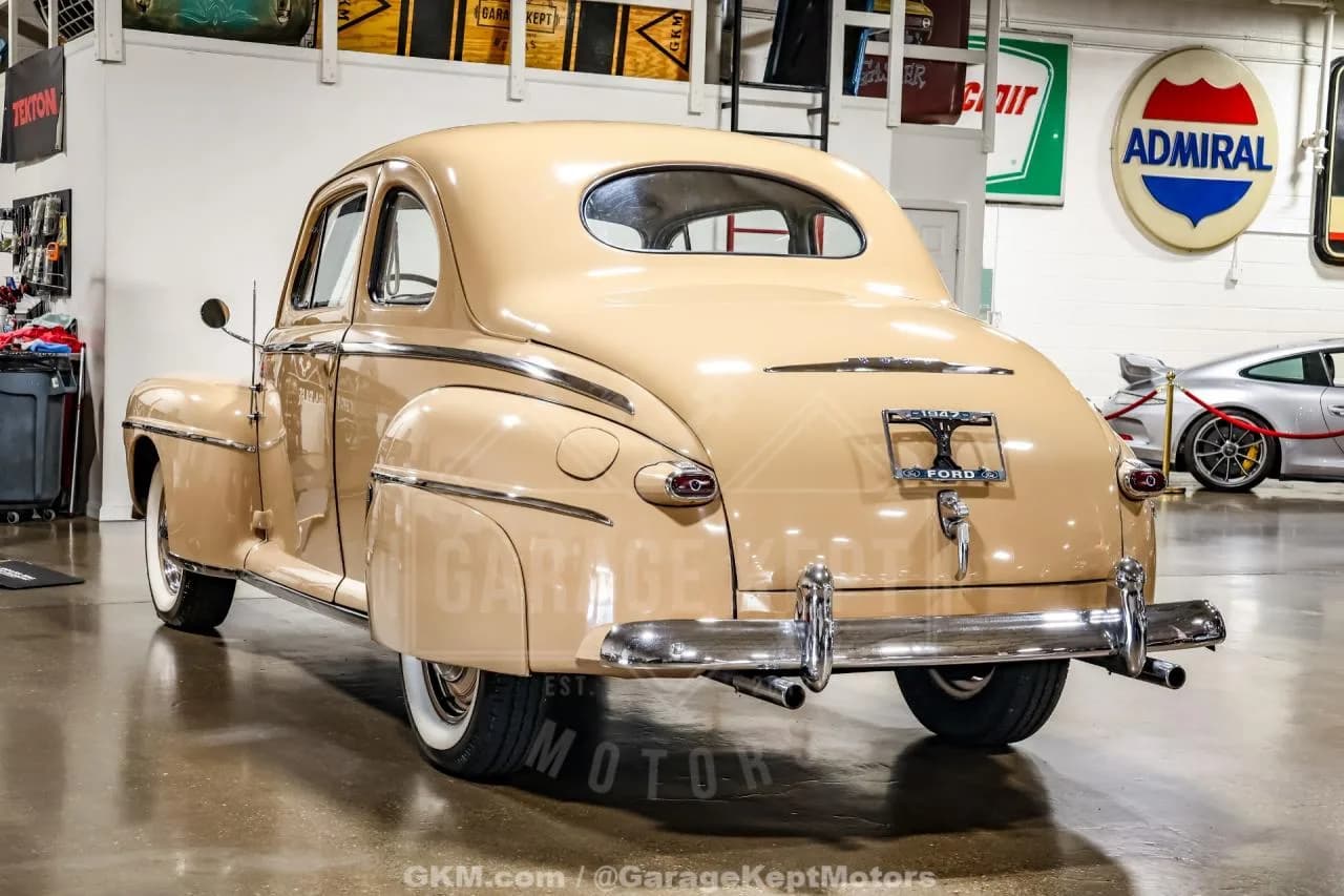 1947 Ford Deluxe - Thumbnail 7